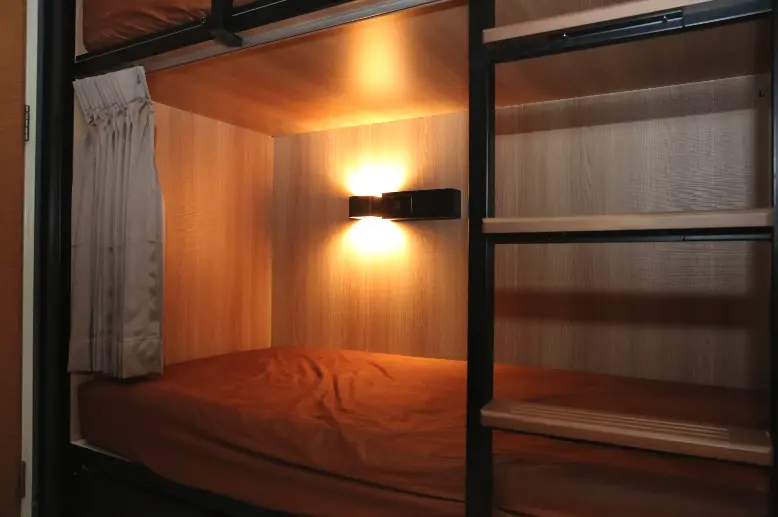 ▲有逢甲大學學生PO出四人雅房宿舍照片，讓眾人驚呼太豪華了，就像青年旅館！（圖／翻攝自逢甲大學福星校區住宿服務中心官網）