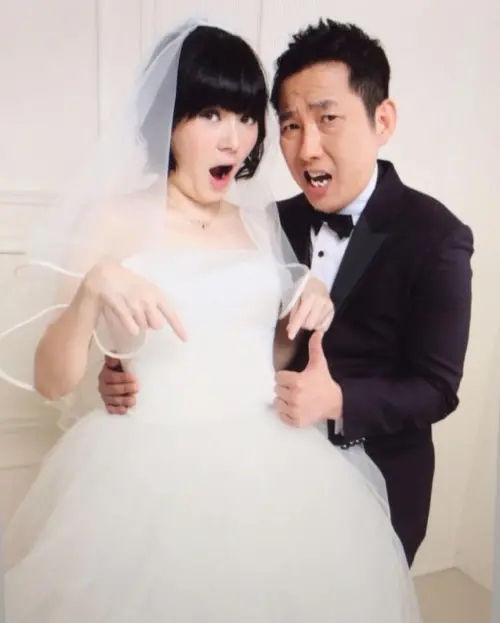 ▲Vicky與老公屈中恆曾差點吵到離婚，破冰後2人感情超好，還會一同上節目出外景。（圖／翻攝自臉書開心人妻Vicky）