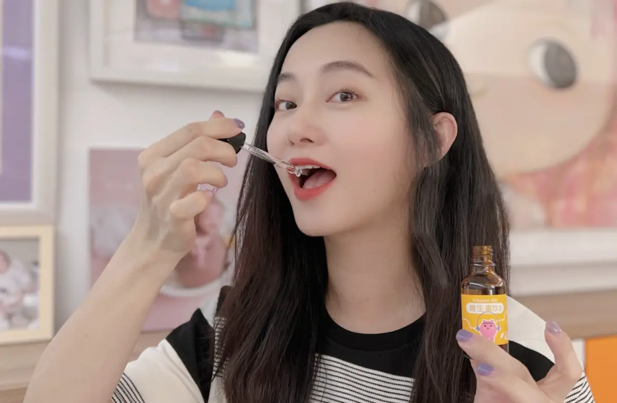 ▲趙小僑代言的兒童維生素D3保健品出包，讓消費者氣炸紛紛找上門討說法。趙小僑今日也出面回應，強調自己身為代言人責無旁貸，會持續追蹤、監督廠商後續的處理進度。（圖／趙小僑粉絲專頁臉書）