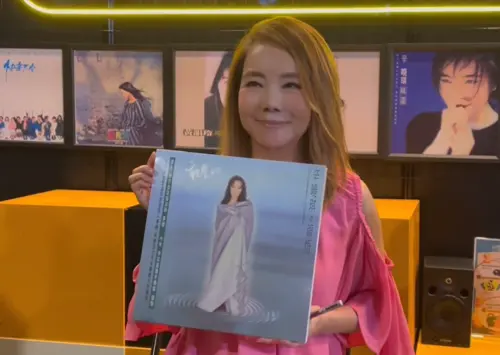 63歲辛曉琪出院現況曝光！近距離接觸粉絲　全場狂讚：完全沒老
