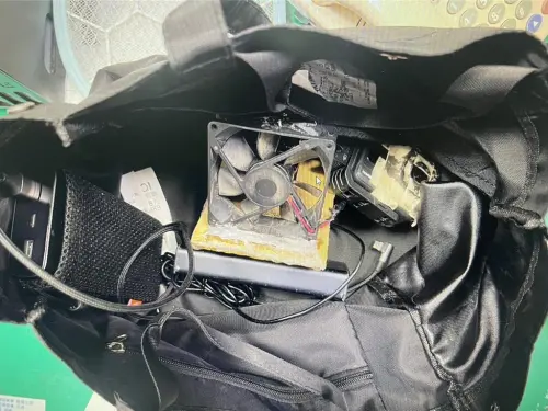 高雄輕軌有「攝狼」！提袋挖孔藏攝影機　專拍美女裙底風光
