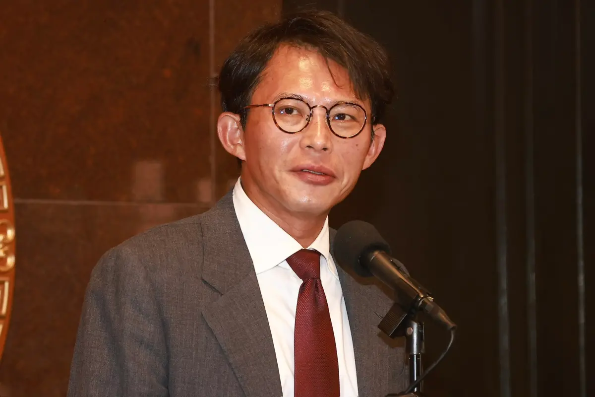柯文哲被裁定7000萬元交保！四叉貓發協尋：黃國昌出國旅遊？