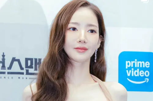 朴敏英暴瘦崩壞了？39歲真實狀態曝光　緊身洋裝亮相骨頭超凸
