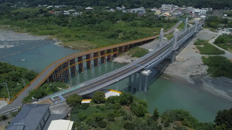 ▲斥次10億元改建的東勢埤豐橋，連結東勢、石岡和豐原，通車後將帶動山城經濟觀光發展等多重效益。（圖／市府建設局提供）