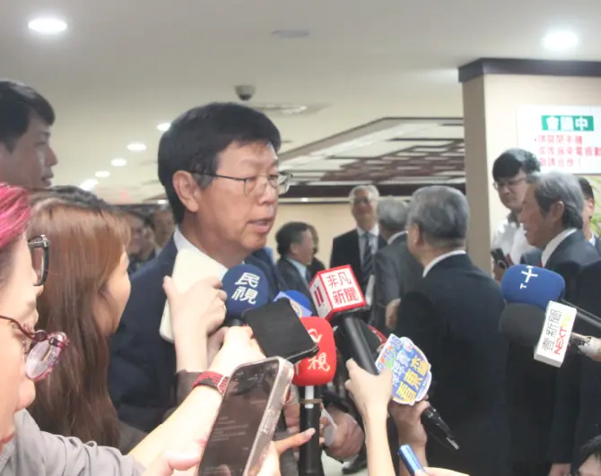    ▲劉揚偉受訪表示，希望政府能夠鼓勵大企業或下游企業，盡量使用我國零組件、國產設備及工具機等。（圖／記者鍾泓良攝影）  