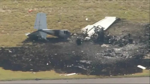 影／空中恐怖瞬間！美2小飛機降落時相撞　墜地起火釀1死3傷
