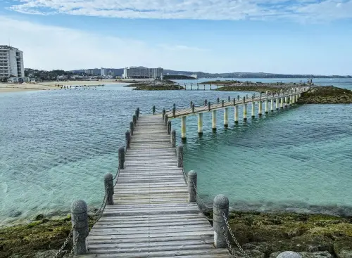 ▲當地走出飯店房間，都能輕鬆前往位於恩納海岸的海灘。（圖／翻攝自VISIT OKINAWA JAPAN官網）