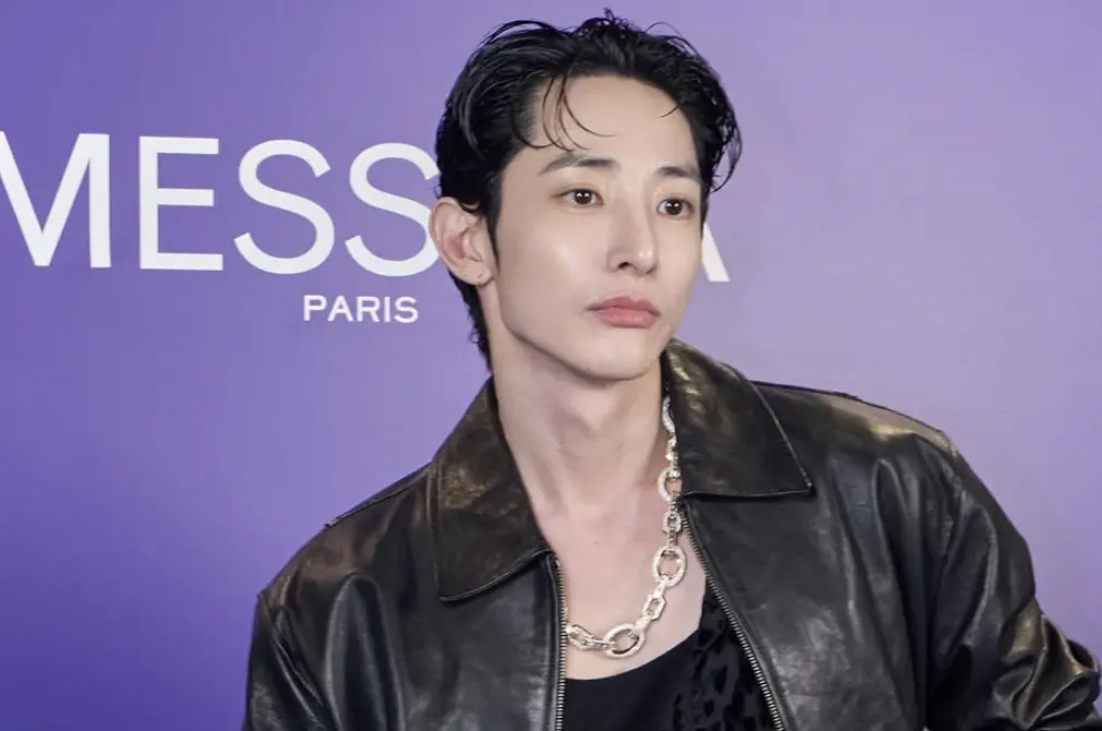 ▲男星李洙赫日前到中國辦見面會，沒想到卻被主辦強迫加班12小時，還被主辦威脅「海報沒簽完名不准離開。」使他下班時累到虛脫走不動。（圖／李洙赫IG＠leesoohyuk）