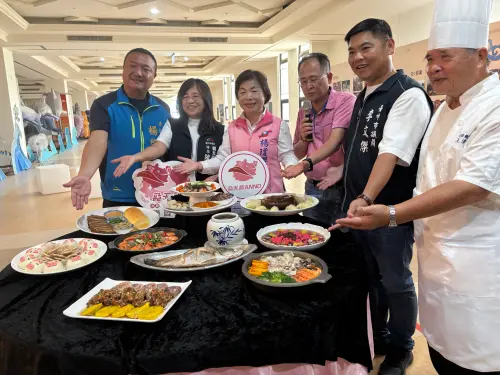 ▲大安總鋪師王淳鐃，擁有五十年辦桌經驗，參與糕豐會秀出澎湃「千人宴」菜席。（圖／記者金武鳳攝，2025.9.1)