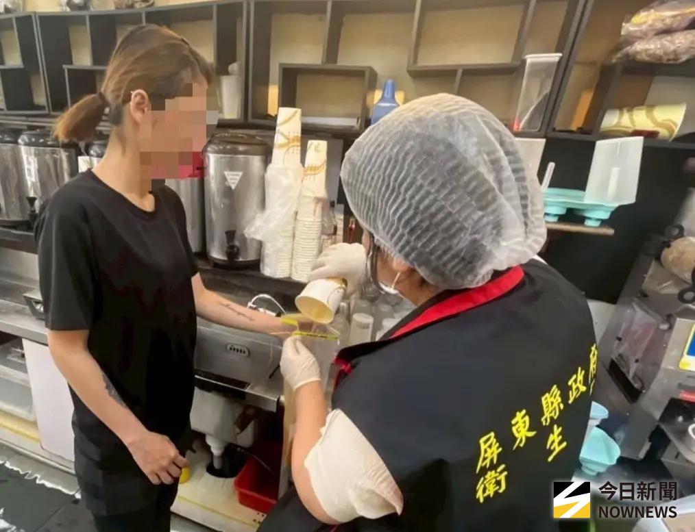 ▲食藥署聯合地方衛生局稽查「現場調製飲品及冰品」，有知名手搖飲品牌被檢出腸桿菌科超標。（圖／食藥署提供）