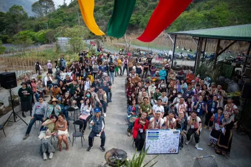 ▲環島走部落和「拉盟岸Malusapuz 青年」合辦的「Masoqes 迴」特展，該團隊主要關注復育小米種植，以及原民文化保存。（圖／社會局提供）