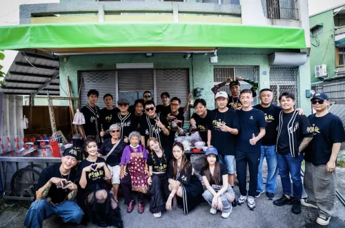 ▲《角頭－鬥陣欸》11天票房衝破1.4億，演員群全台夜市走透透宣傳。（圖／曼尼娛樂提供）