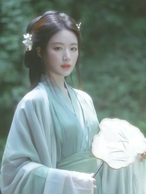 ▲舒華日前被拍到現身大溪老街拍廣告，似乎是要擔任觀光代言人。（圖／翻攝自舒華IG@yeh.shaa_）