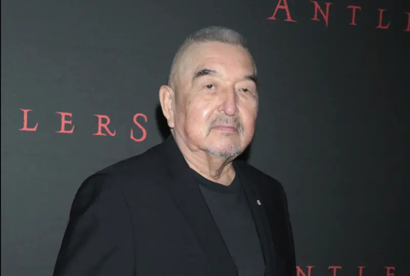 ▲曾經因為《與狼共舞》入圍奧斯卡最佳男配角的葛拉漢葛林去世，享壽73歲。他雖然在加拿大出生，卻成為好萊塢電影原住民演員中最具代表性的人物之一。（圖／美聯社／達志影像）