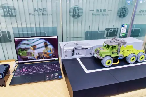 ▲交通局展示AVI系統模型機，為保護民眾隱私，系統僅會針對車牌進行辨識，其他影像一律馬賽克處理(圖／交通局提供)