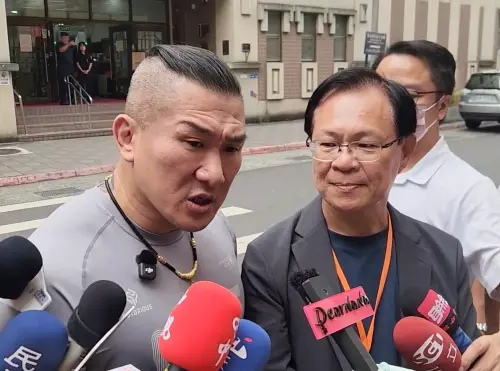 影／差點飆淚！館長旁聽柯文哲案：民進黨這樣搞在野一定推翻你　
