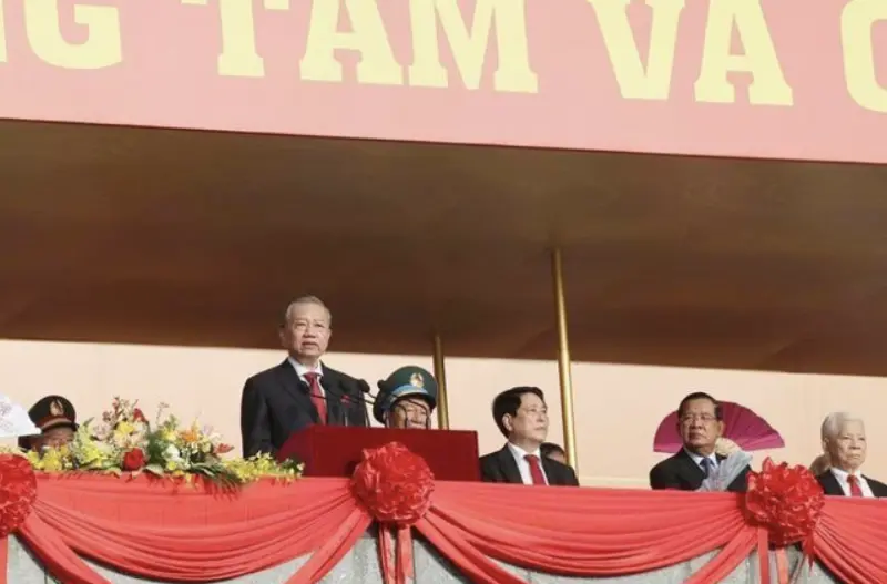 ▲越共中央總書記蘇林（Tô Lâm）在河內巴亭廣場發表演說，紀念越南國慶與八月革命80週年，現場領導人齊聚見證。（圖／翻攝自越通社）