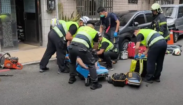 ▲陳姓女工人手部遭攪拌機捲入，頭部則埋入肉餡中無法呼吸窒息身亡。（圖／翻攝畫面）