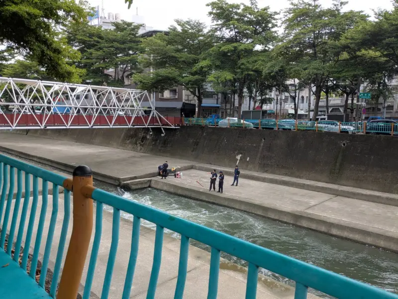 ▲女子麻園頭溪失蹤！警公佈特徵持續搜尋中（ 圖/記者鄧力軍翻攝