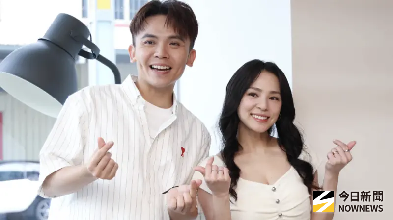 ▲藝人黃豪平（左）與熊熊（右）主持最新兩性YouTube節目《戀愛熊天秤》，什麼議題都可以聊，完全不設限，節目從新聞熱搜與網路案例延伸，讓主持人、來賓與觀眾各自表態。（圖／記者朱永強攝影）