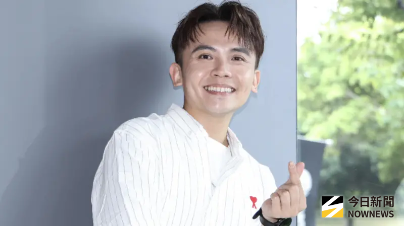 ▲黃豪平（如圖）登上《小姐不熙娣》分享撞臉自己蔡阿嘎，就連自己滑到蔡阿嘎的貼文，都頓時愣住以為是自己發的，打趣形容道「人生根本是被蔡阿嘎綁架！」（圖／記者朱永強攝影）