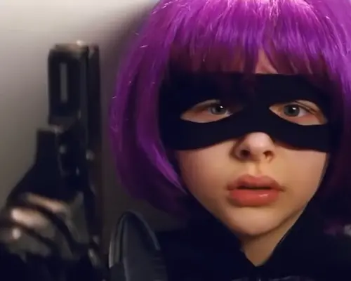 ▲克蘿伊摩蕾茲15年前在電影《特攻聯盟》中飾演蘿莉殺手「超殺女」爆紅。（圖／翻攝自IG@chloegmoretz）