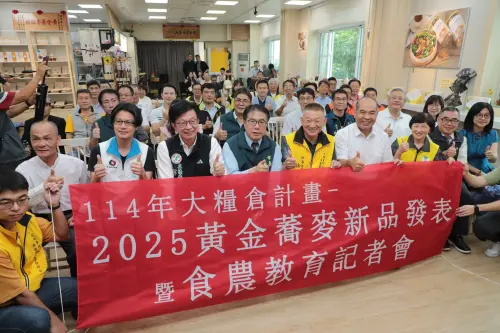 ▲黃偉哲與參與記者會來賓及人員合影。（圖／南市府提供）