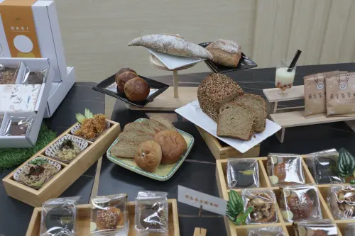 ▲ 南市府積極協助推廣蕎麥產業，以自然栽培法種植蕎麥，全程不採用農藥，並研發出麵、醬、蕎麥茶、蕎麥餅、「蕎麥脆果菓」等多元加工品，以提升品牌知名度及銷售。（圖／南市府提供）