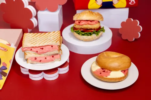 ▲拉亞漢堡×不二家「草莓煉乳」7款新品開吃。（圖／拉亞漢堡提供）