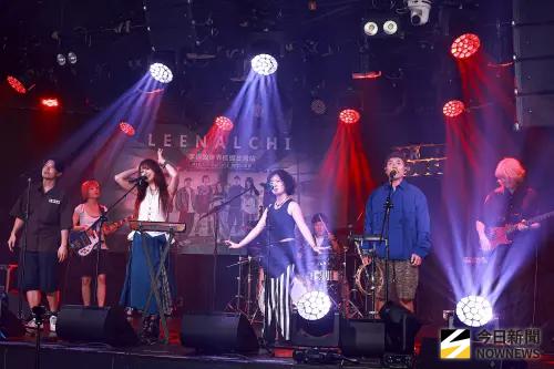 ▲Leenalchi（李捺致）成員鼓手吳炯錫（左起）、貝斯手二哉、主唱崔秀印、主唱羅瑞榗、主唱朴修範、主唱安二鎬、貝斯製作人張領圭。（圖／記者葉政勳攝）