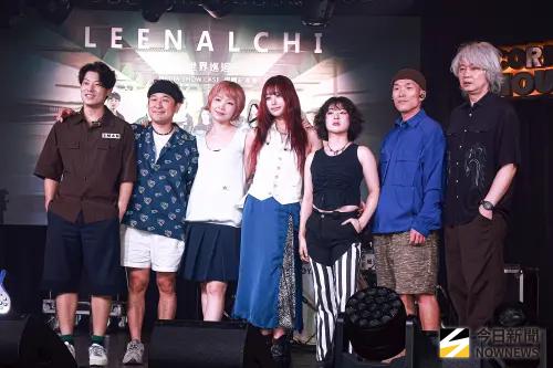 ▲Leenalchi（李捺致）成員鼓手吳炯錫（左起）、貝斯手二哉、主唱崔秀印、主唱羅瑞榗、主唱朴修範、主唱安二鎬、貝斯製作人張領圭。（圖／記者葉政勳攝）