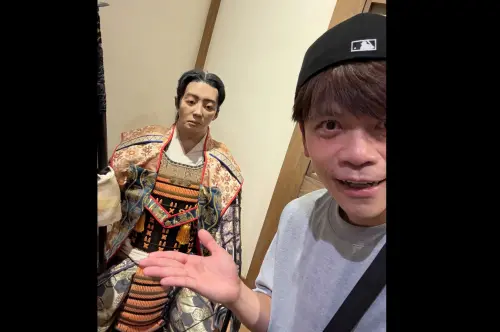 蔡阿嘎遊日遇武士像神似他「能選總統」！意外釣出賴清德回應了
