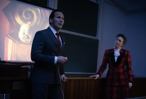 ▲《厲陰宅：最終聖事》以華倫夫婦驅魔生涯中最駭人聽聞的事件為藍本，恐怖片迷不容錯過。（圖／華納兄弟提供）