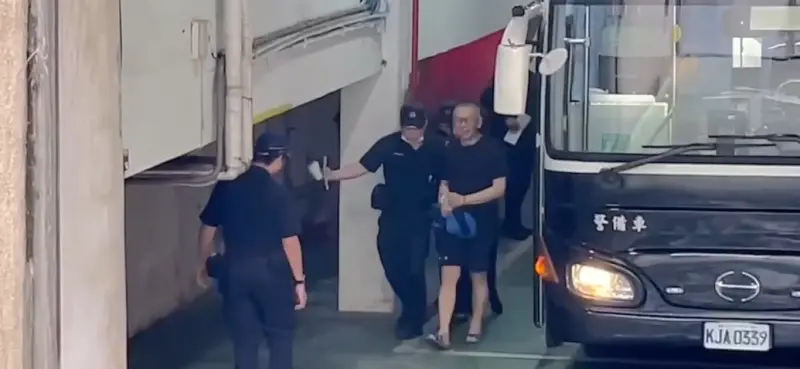 ▲前民眾黨主席柯文哲的委任律師在彭振聲詰問結束後，聲請具保停押，今（4）日開庭。（圖／記者朱永強攝）