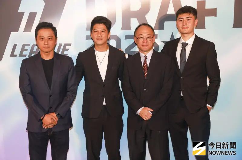 ▲今（2）日舉行的 PLG 選秀大會中，除了各路新秀備受關注外，洋基工程的進展亦成為一大亮點。球隊總經理人選也在今日正式揭曉，由前台鋼獵鷹總經理錢韋成出任，為球隊建構及未來發展揭開序幕。（圖／記者葉政勳攝 , 2025.09.02）