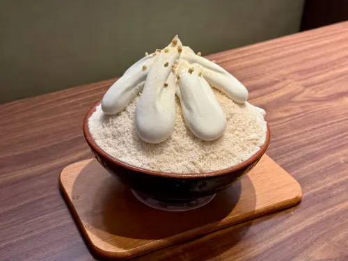 ▲入口即化「紫米燕麥奶雪冰」，值得一嚐。（圖／記者蕭涵云攝）