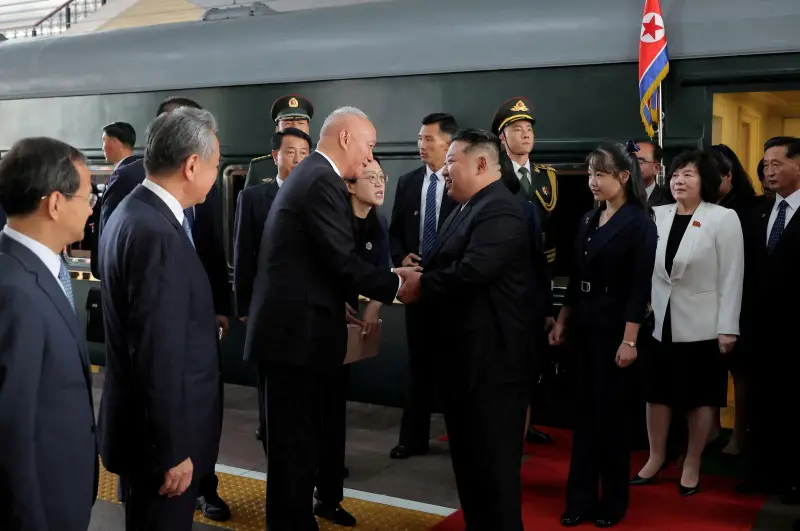 ▲金正恩愛女金主愛在本月2日隨父親訪中，這是金正恩首次在海外行程中攜帶女兒同行。（圖／路透社／達志影像）