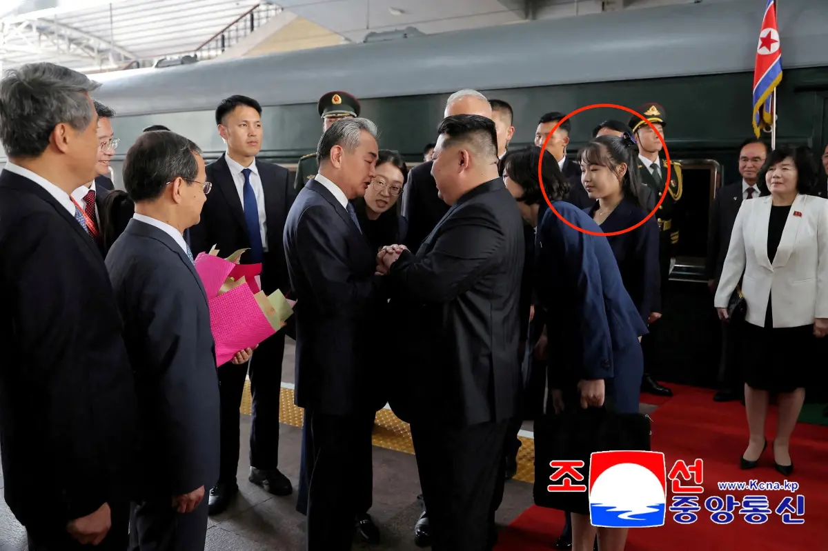 為何金正恩帶金主愛去中國參加閱兵？專家分析他背後童年陰影