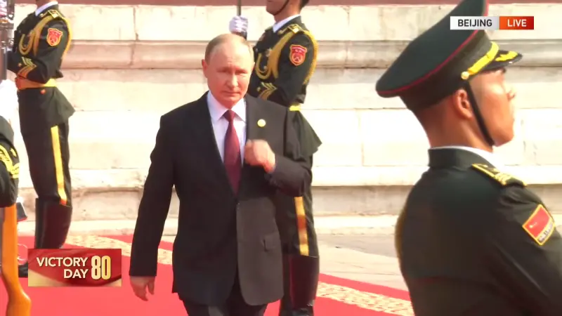    ▲俄羅斯總統蒲亭抵達天安門廣場。（圖／擷取自CGTN直播）  