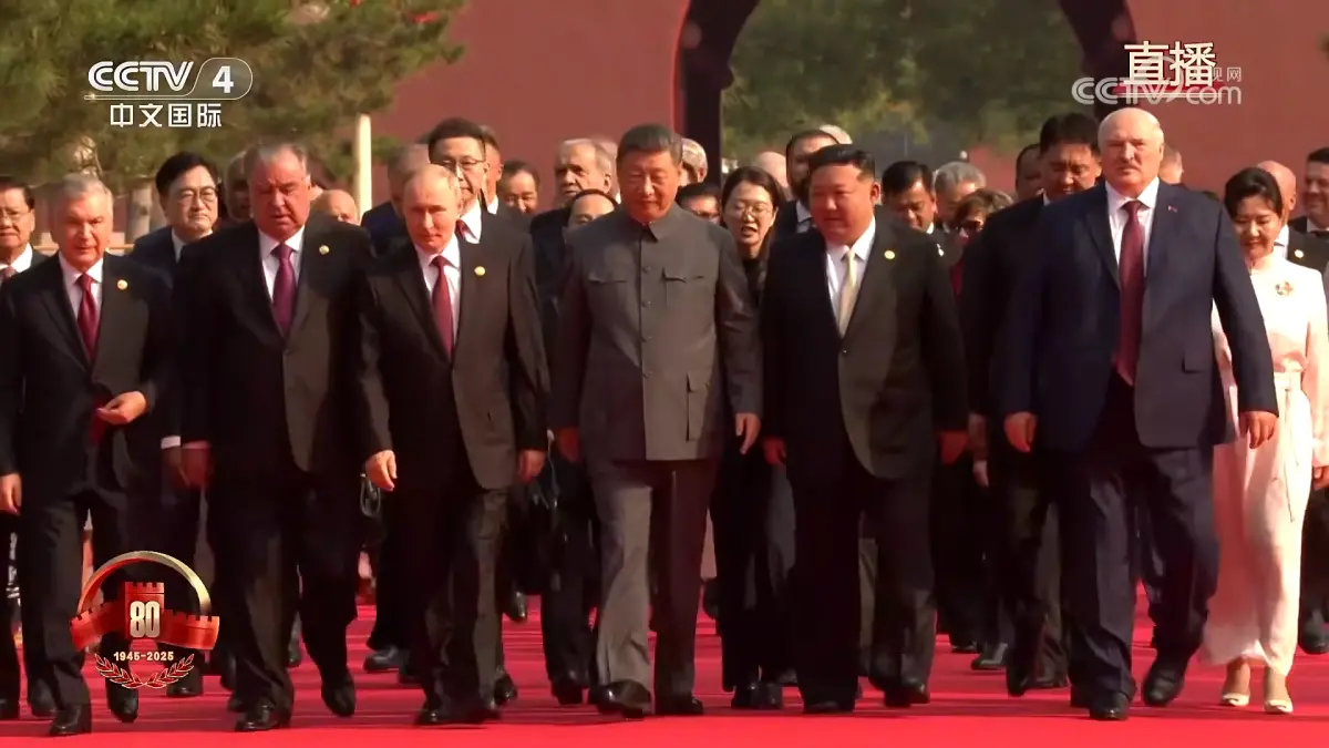 ▲中國九三閱兵活動，中國國家主席習近平迎接各國領導人。（圖／擷取自央視直播）