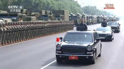 中國九三閱兵登場！習近平搭「紅旗轎車」現身　展現掌控軍隊力量
