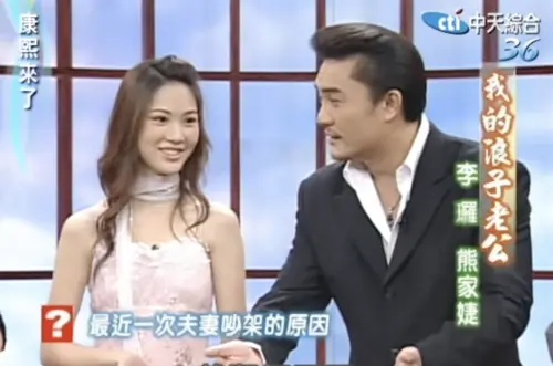 ▲熊家婕（左）覺得李㼈花大錢裝潢太誇張。（圖／翻攝自YouTube康熙好經典）