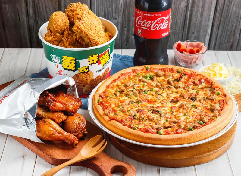 拿坡里黑五優惠瘋了！8塊烤雞199、3塊炸雞109元　大披薩買一送一
