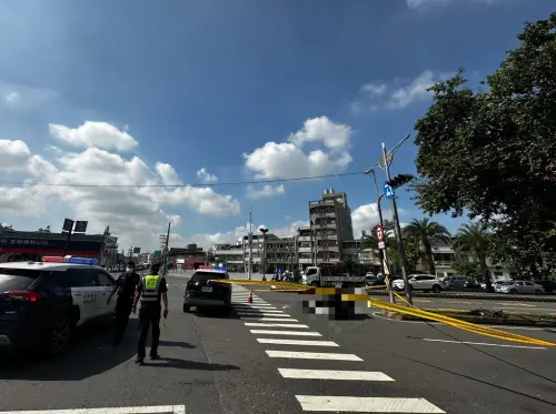 ▲高雄水泥車撞自行車，女騎士當場慘死。（圖／翻攝畫面）
