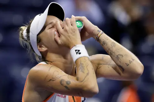 影／美網心碎畫面！前網冠軍因傷退賽　薩芭蓮卡不戰而勝直言難過
