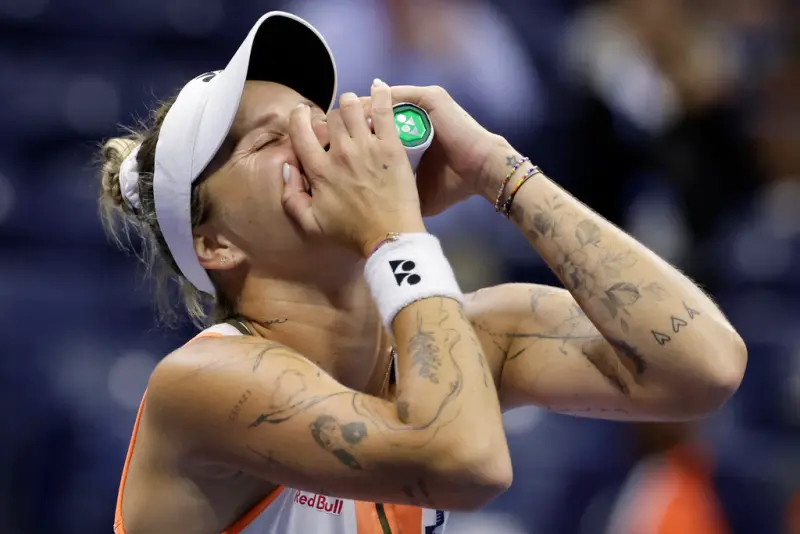 ▲26歲捷克名將、前溫布頓冠軍馬卡塔．馮德洛索娃（Marketa Vondrousova），在八強戰前夕練習時突然受傷。（圖／路透／達志影像）