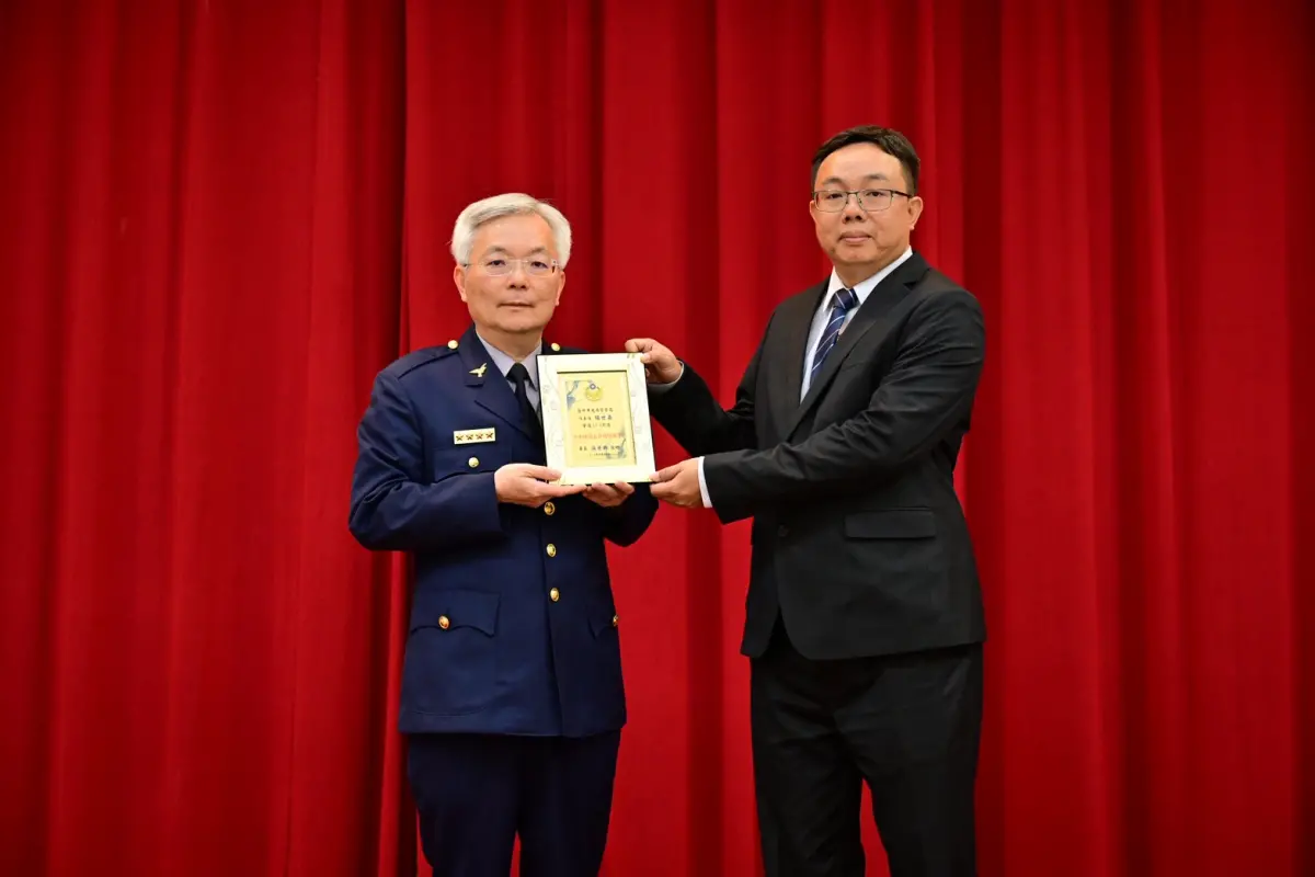 ▲中市偵查佐少年保護工作績優，署長張榮興公開表揚（圖/記者鄧力軍翻攝）