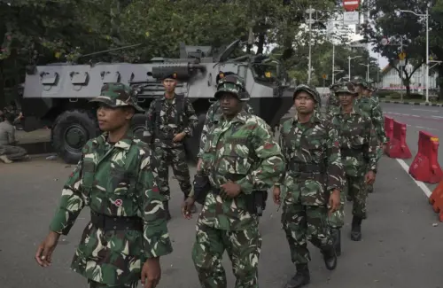 印尼萬隆警察催淚彈驅散學生抗議　全國示威已釀10死危機持續
