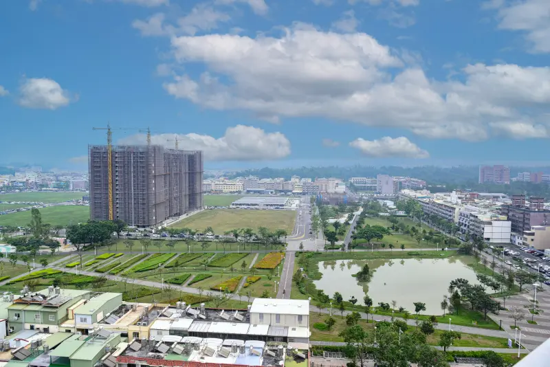 ▲高市第89期重劃區推出1筆973坪商三土地，臨松園一路，距小港森林公園僅約100公尺，形狀方正易規劃，為興建住商大樓首選。（圖／高市府地政局提供）