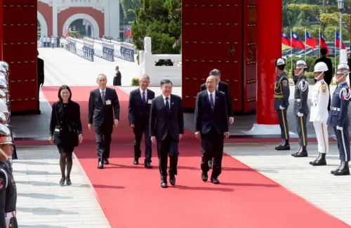 ▲賴清德主持「中華民國114年秋祭忠烈殉職人員典禮」，包含韓國瑜、卓榮泰陪同。（圖／總統府提供）